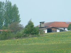 Grossansicht in neuem Fenster: Hof mit Hochsitz