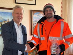 Tobias Pistel mit Ersten Bürgermeister Rudolf Leitmannstetter